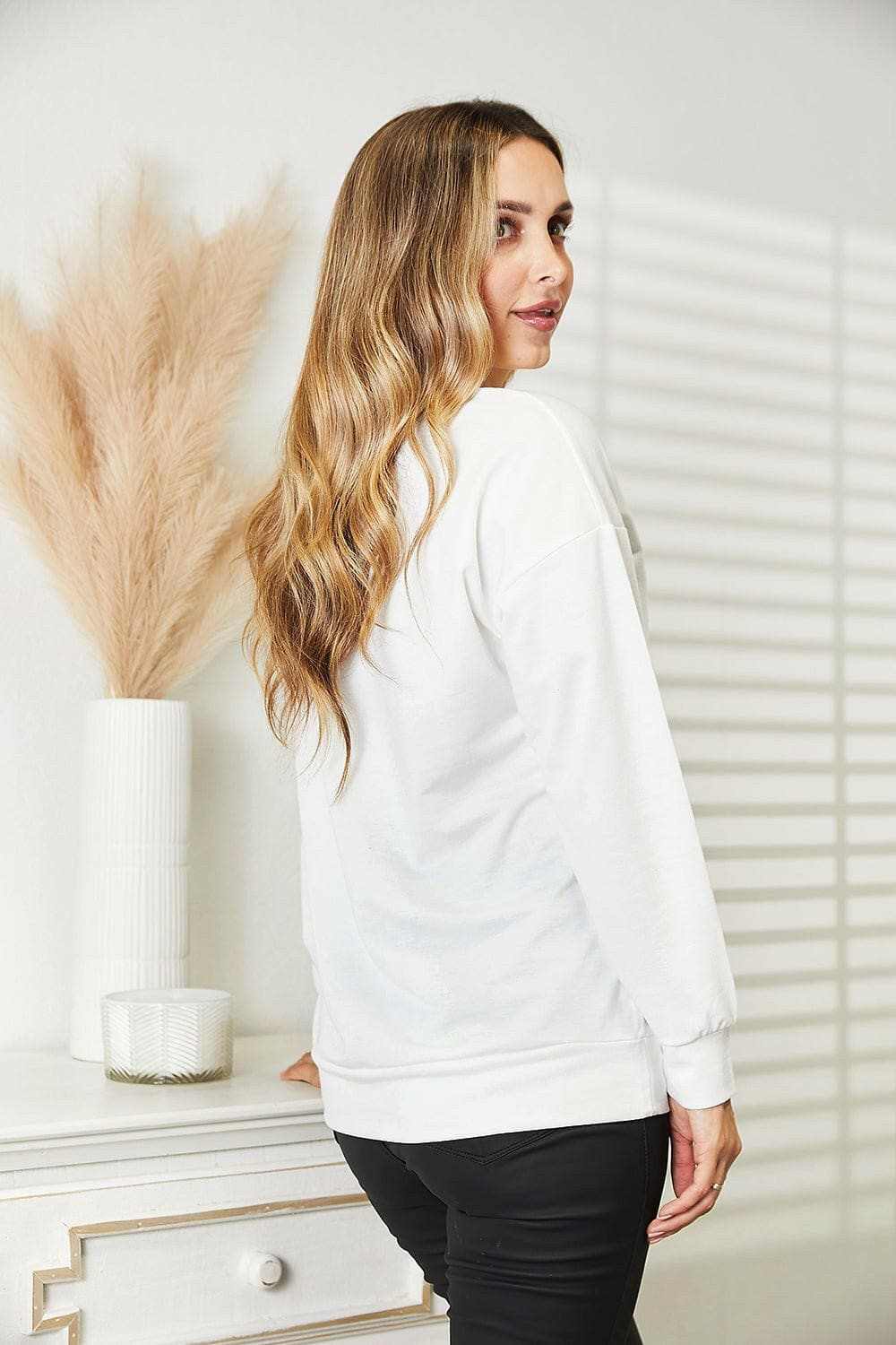 Love graphic sweatshirt - comfy style 