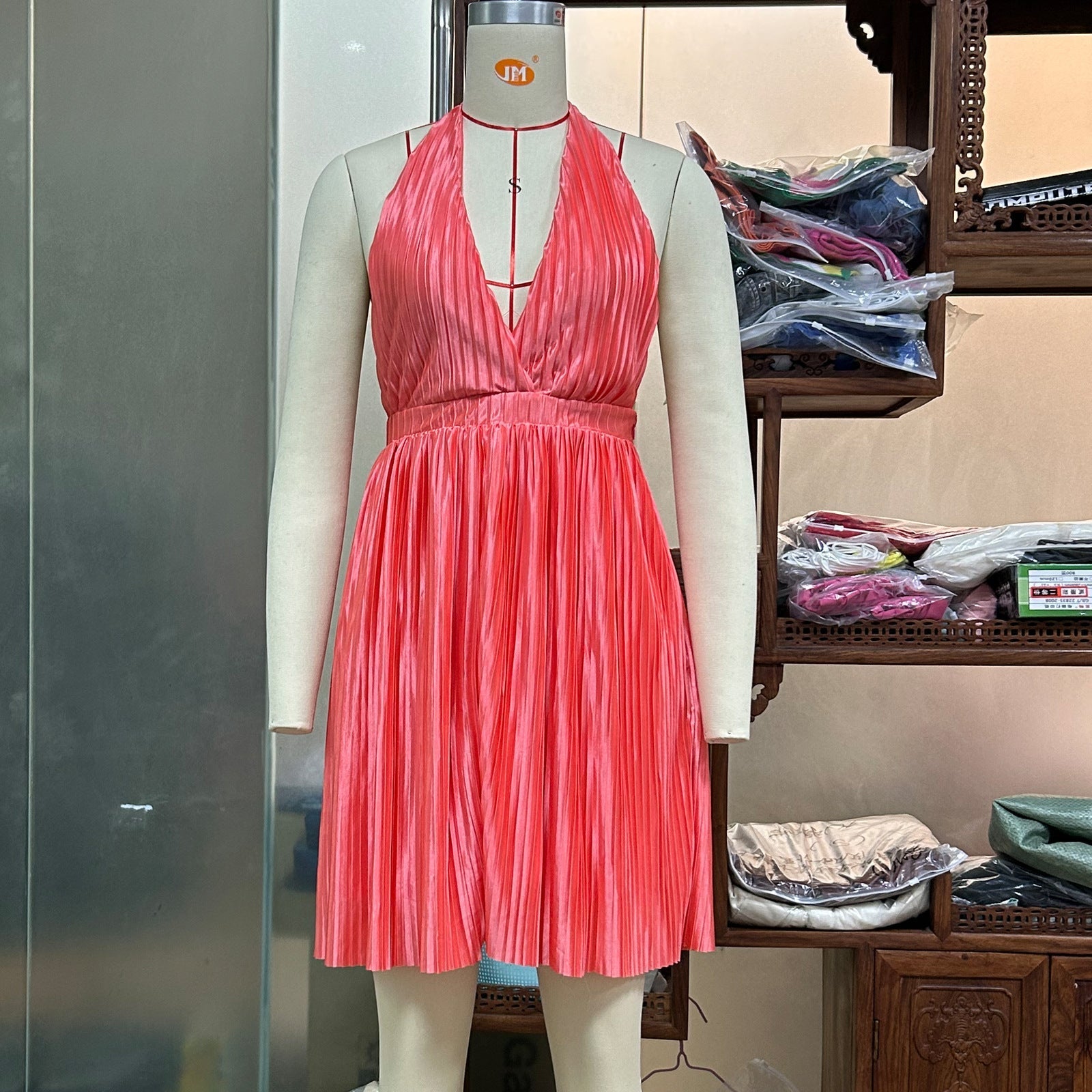 Summer Solid Color Sleeveless Halter Dress Women Sexy Sexy Backless Pleated V-neck Short Dress Women Bella Mia