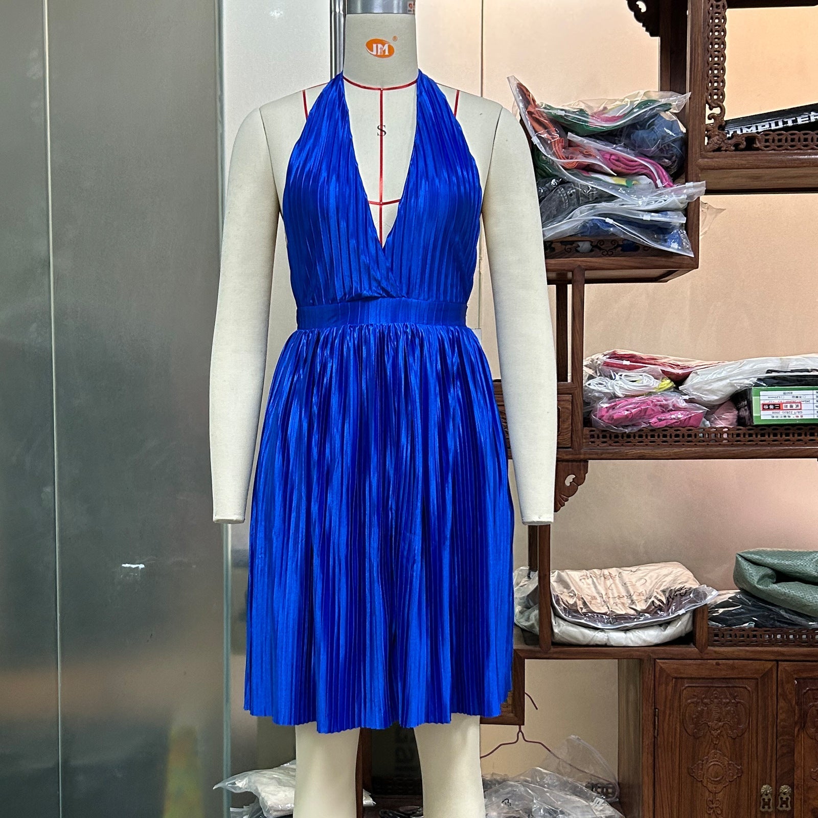 Summer Solid Color Sleeveless Halter Dress Women Sexy Sexy Backless Pleated V-neck Short Dress Women Bella Mia