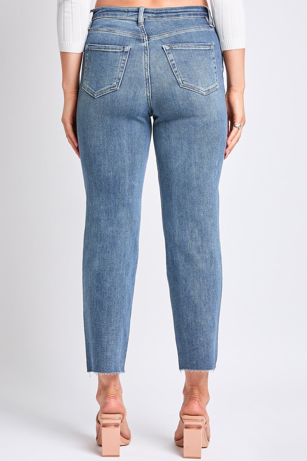 YMI JEANS Women's Cropped Straight Jeans, showcasing the comfortable stretch and relaxed fit ideal for everyday fashion.