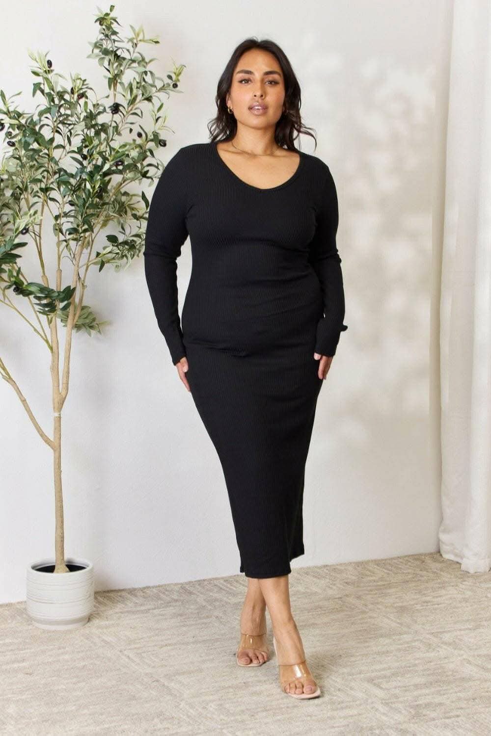 Ribbed midi dress with slit - chic elegance - Love Salve 