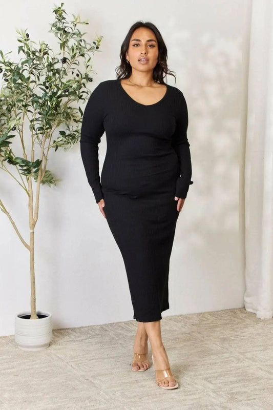 Ribbed midi dress with slit - chic elegance - Love Salve 
