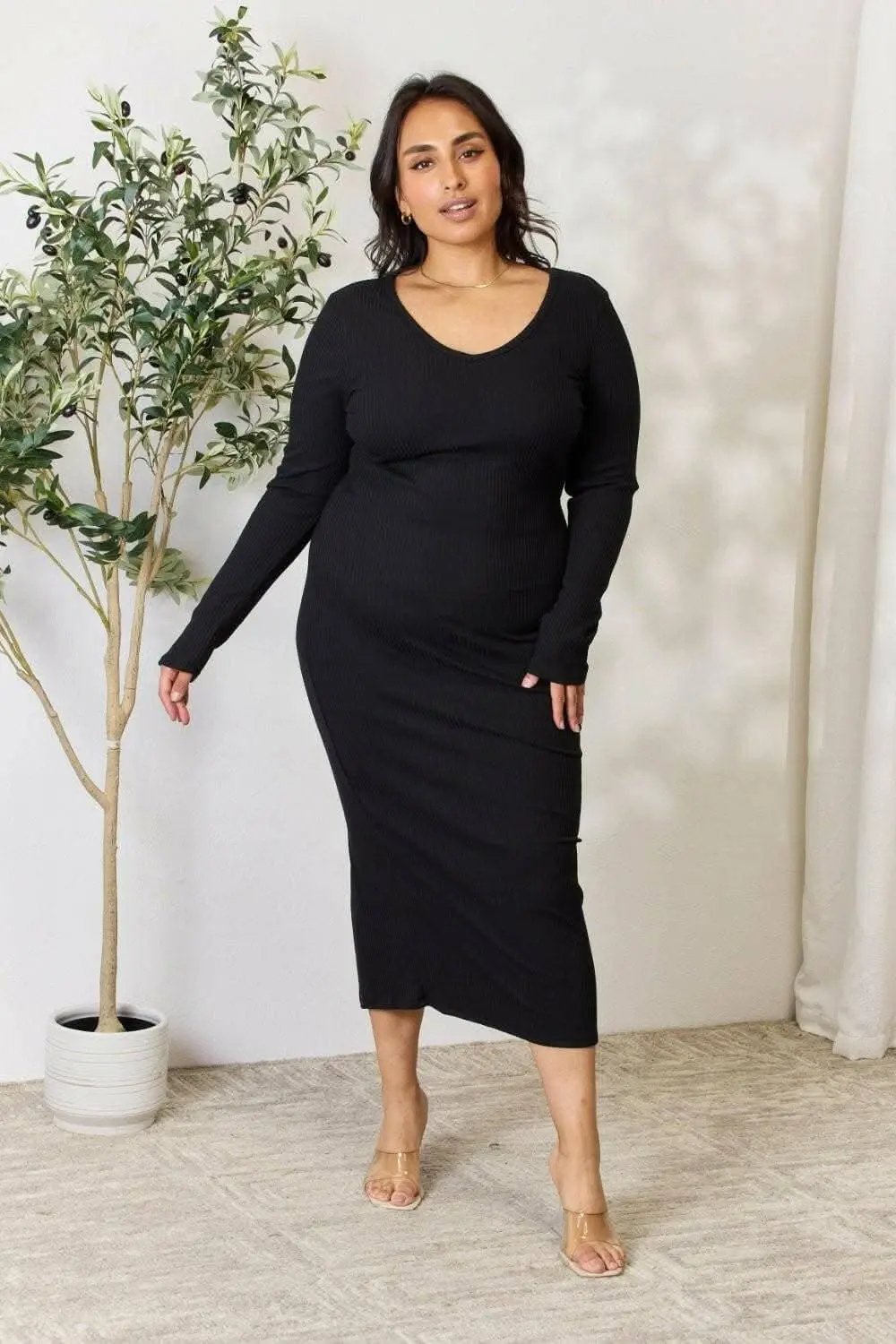 Ribbed midi dress with slit - chic elegance - Love Salve 