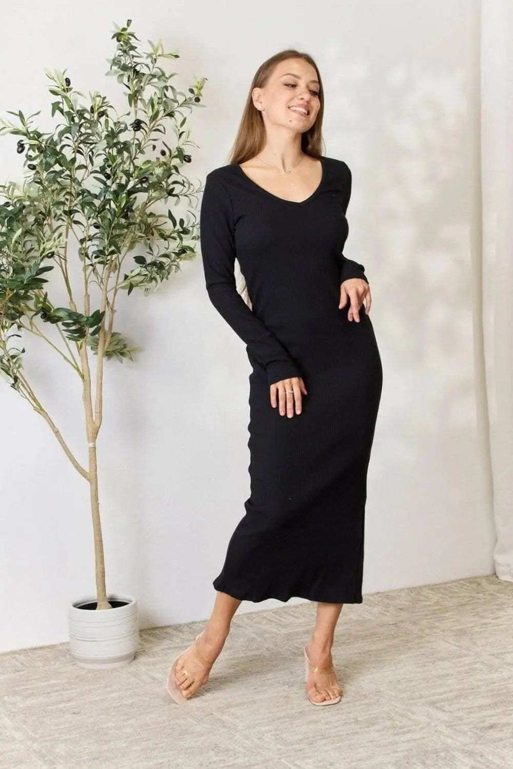 Ribbed midi dress with slit - chic elegance - Love Salve 