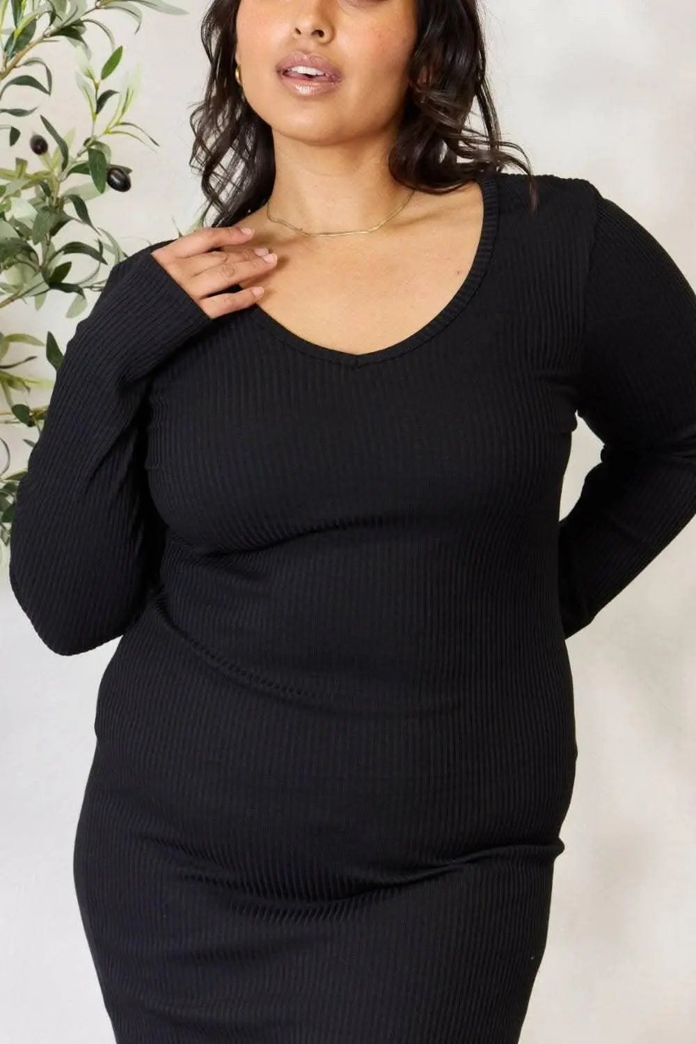 Ribbed midi dress with slit - chic elegance - Love Salve 