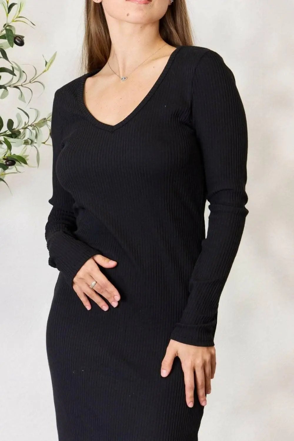 Ribbed midi dress with slit - chic elegance - Love Salve 