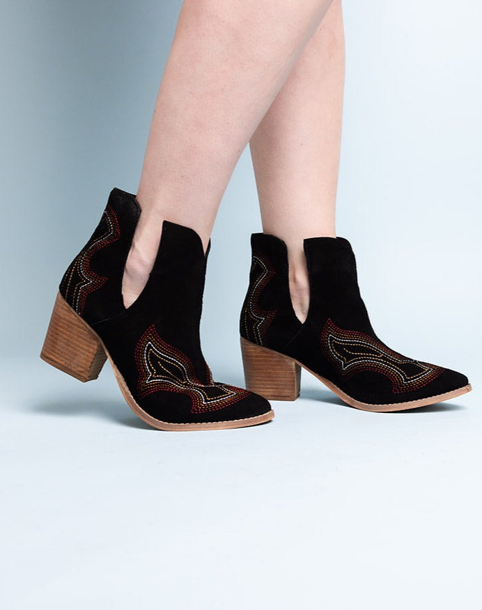 Journee Suede Ankle Boots Black 3 Inch Heel Western Stitch Naughty Monkey