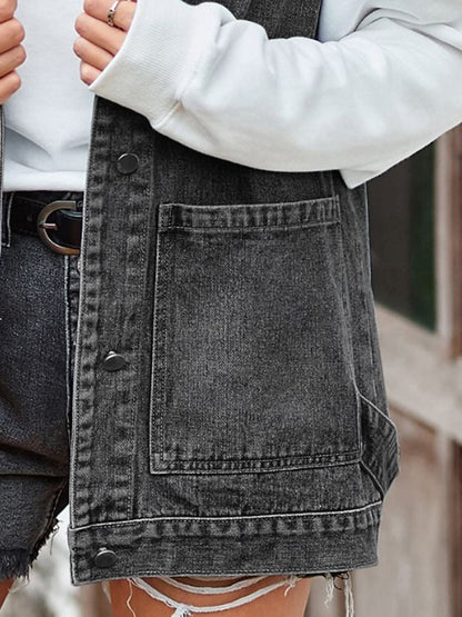 Sleeveless denim vest with pockets 
