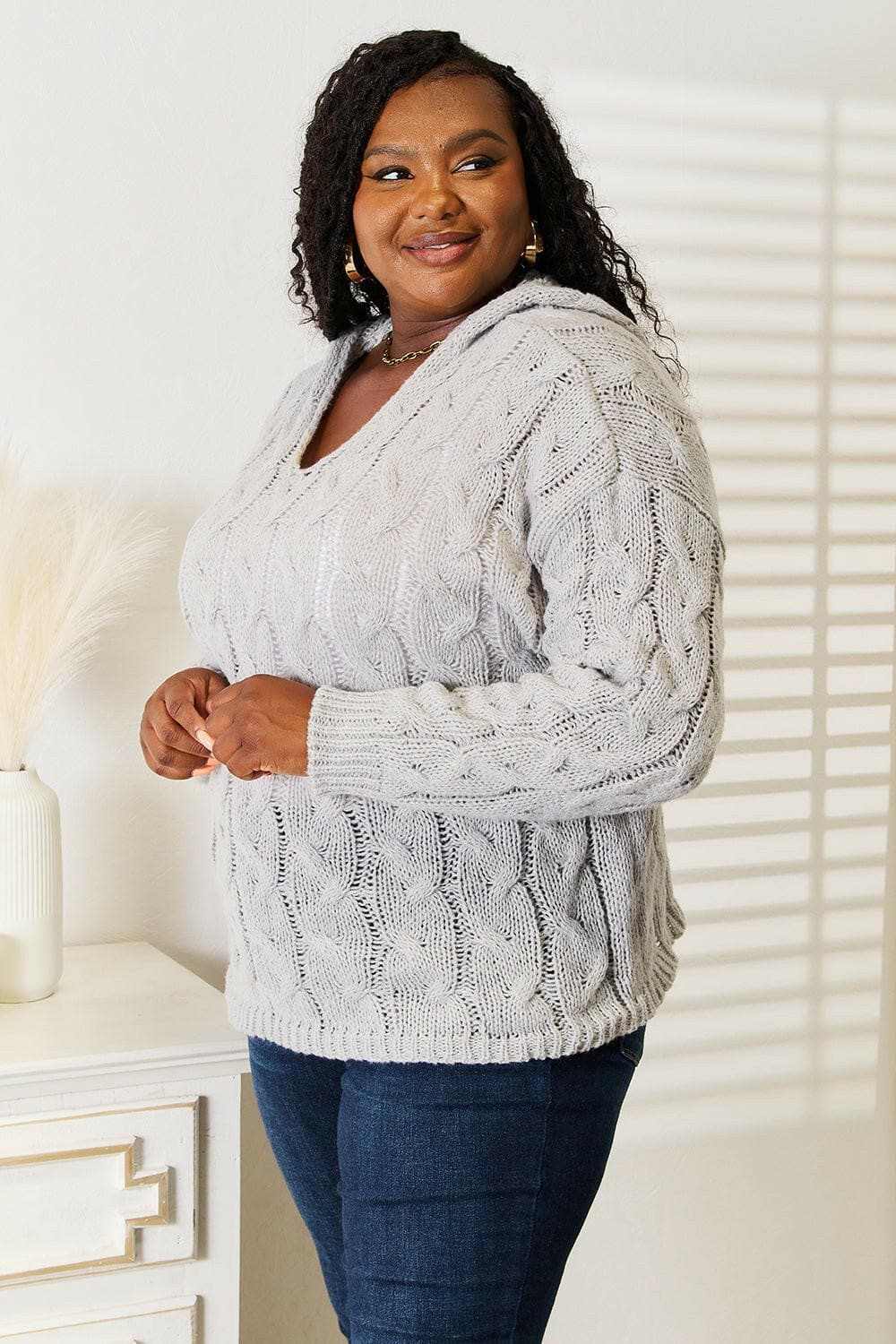 Snug cable-knit hooded pullover - Love Salve 