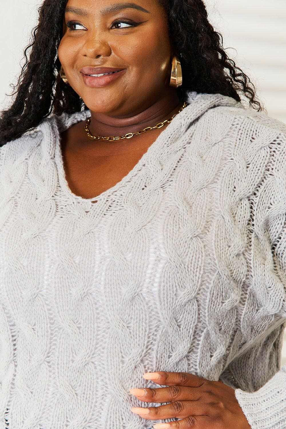 Snug cable-knit hooded pullover - Love Salve 