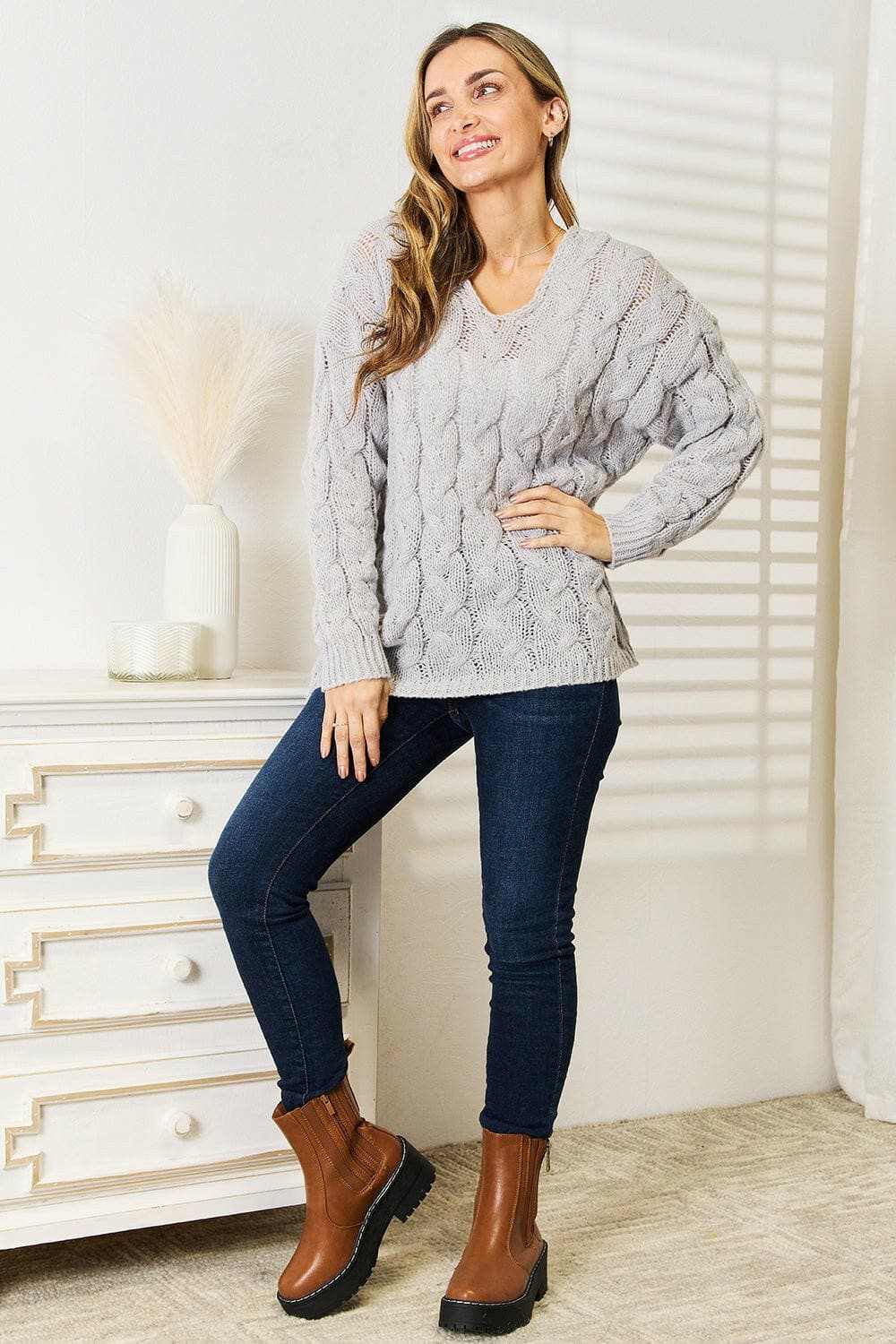 Snug cable-knit hooded pullover - Love Salve 