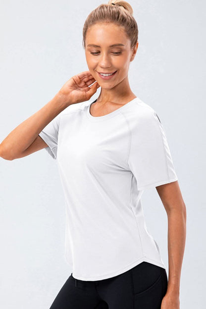 Sporty active tee with raglan sleeves 