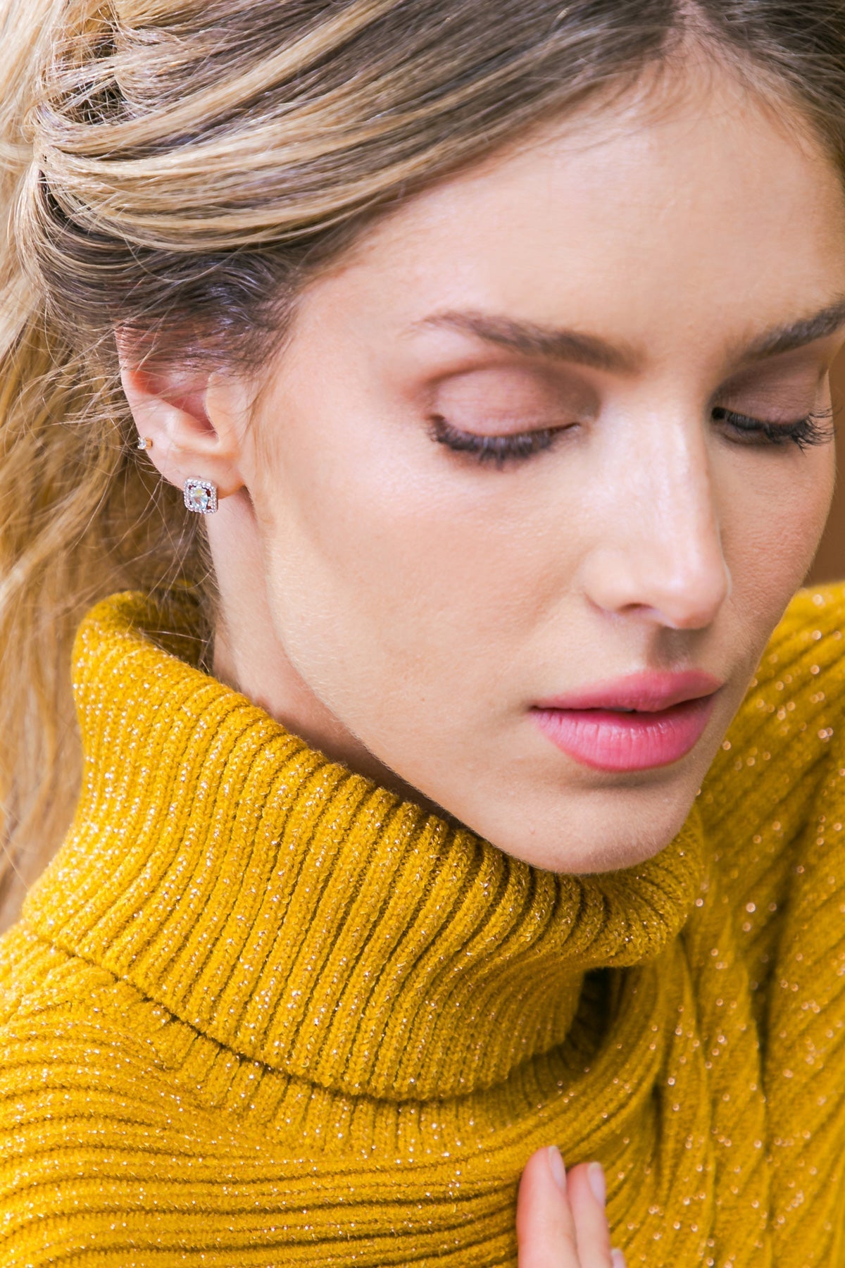 HALO ZIRCONIA ROUND EARRINGS Flying Tomato