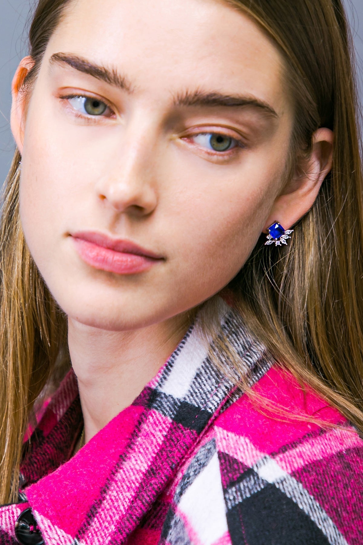 AVON ROYAL BLUE EARRINGS Flying Tomato