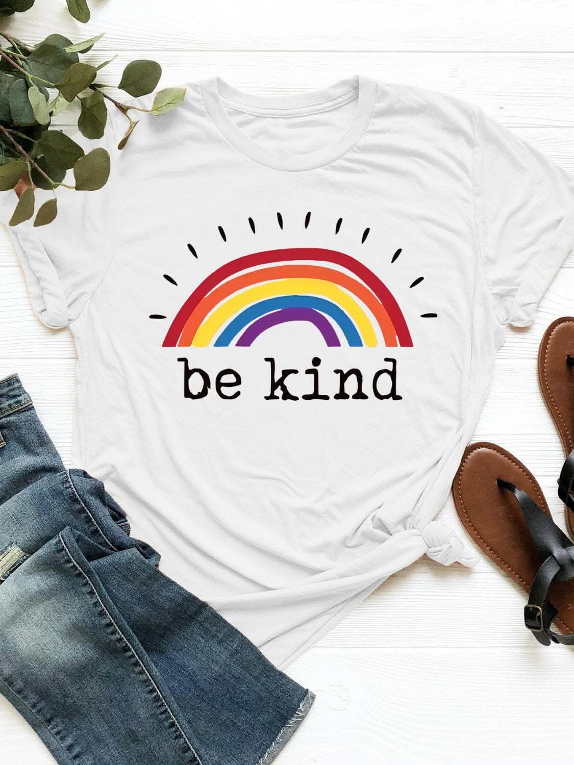 Trendy graphic t-shirt for women - Love Salve 