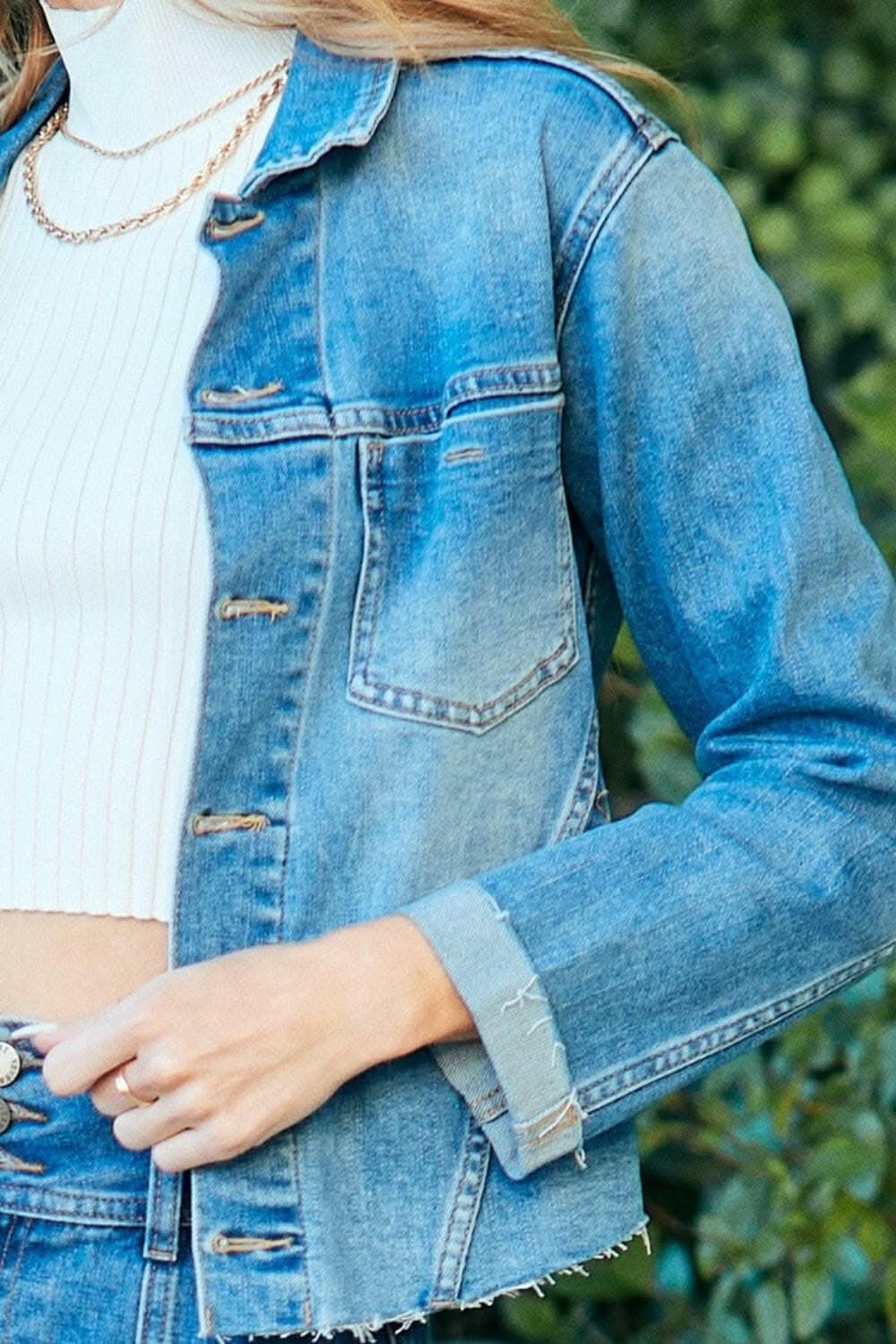 Veveret Button Up Raw Hem Denim Jacket 
