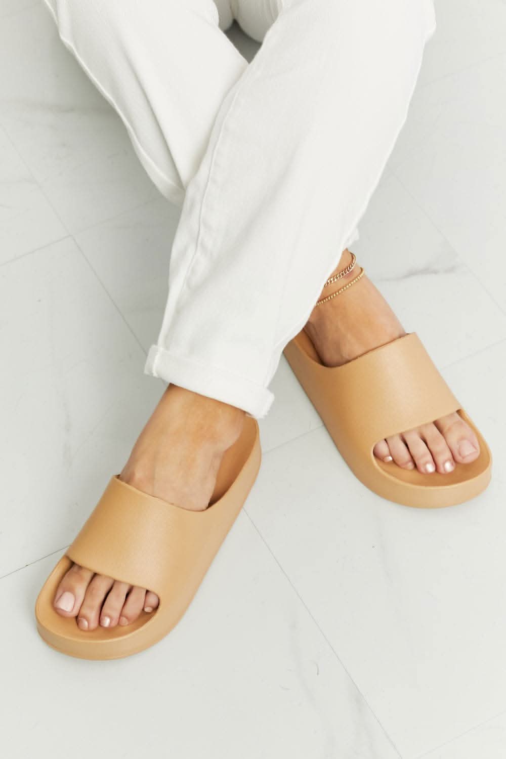 WILD DIVA Summer Feels Platform Slide 