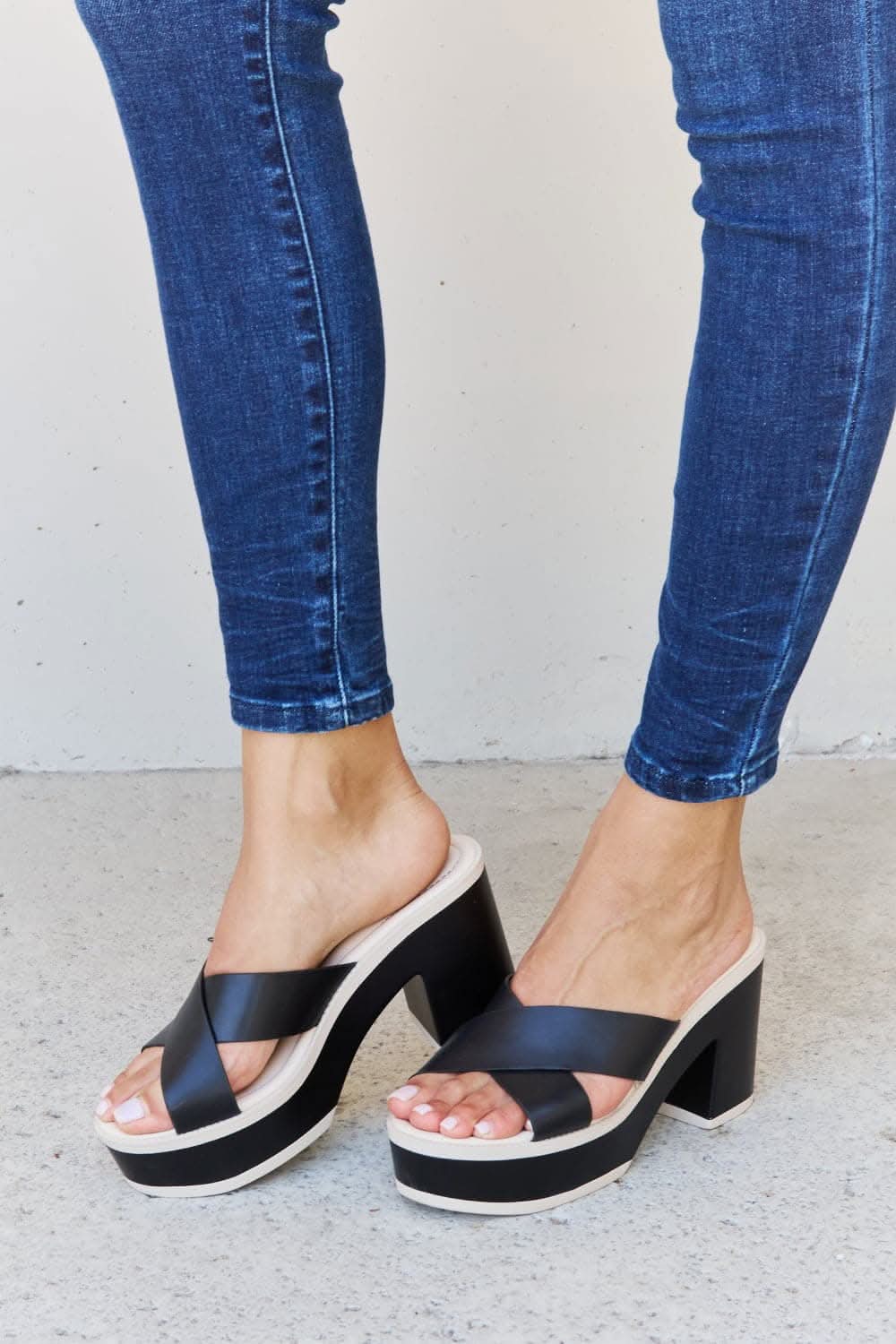 Weeboo contrast platform sandals in black - Love Salve 