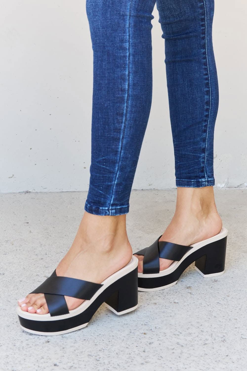Weeboo contrast platform sandals in black - Love Salve 