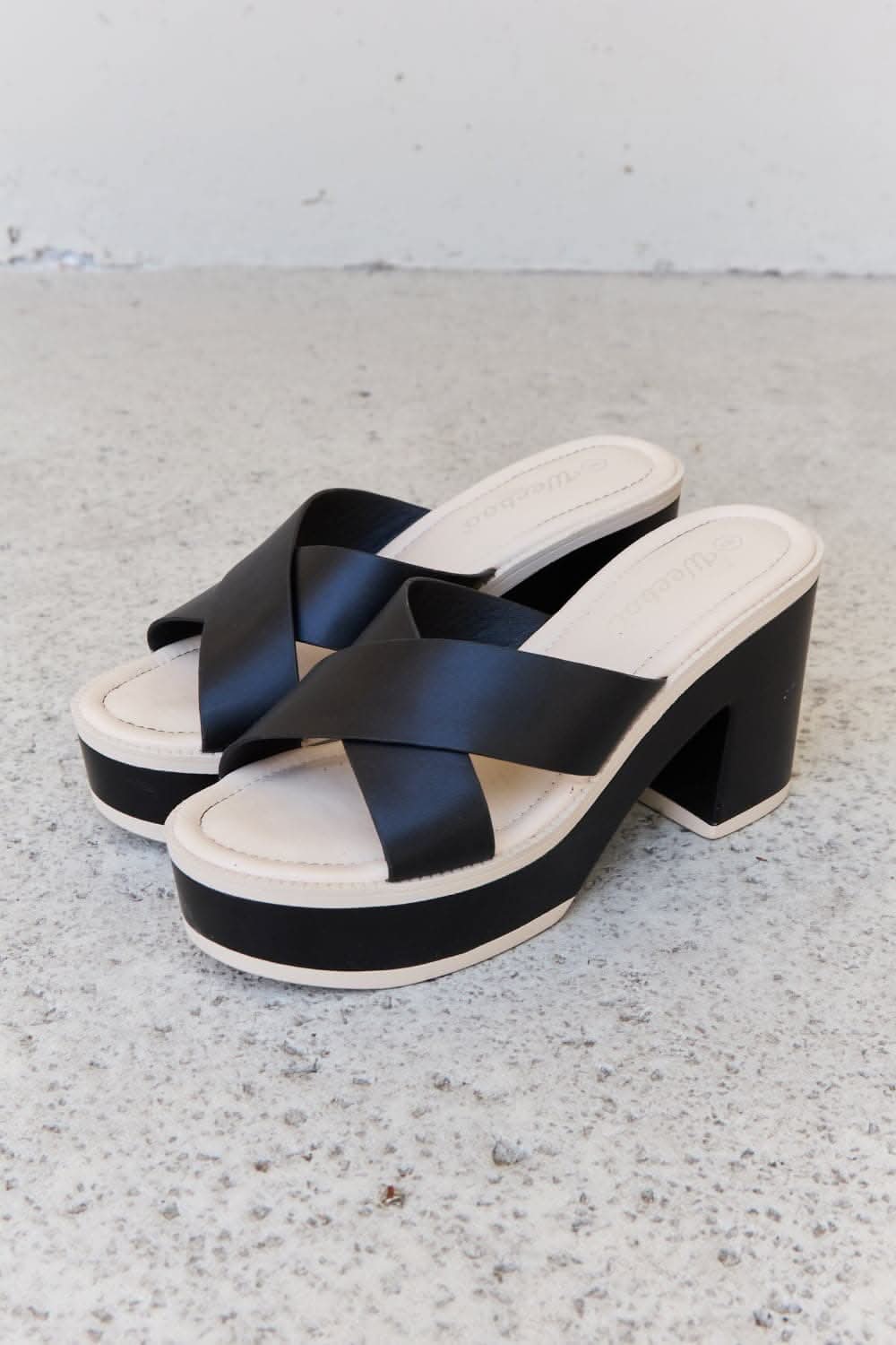 Weeboo contrast platform sandals in black - Love Salve 