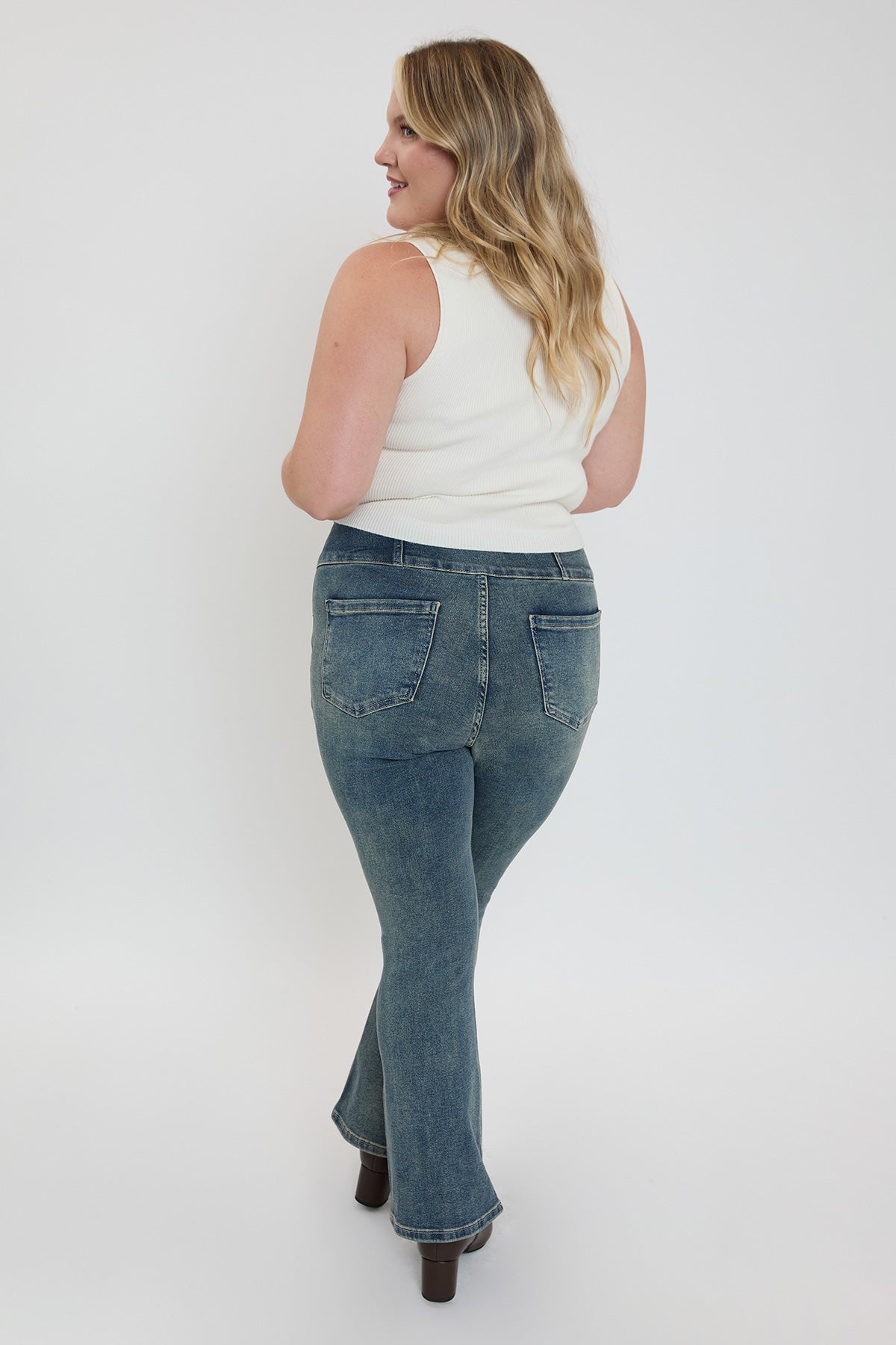 YMI JEANS Women's Plus 3-Button Bootcut Jeans - Close Up