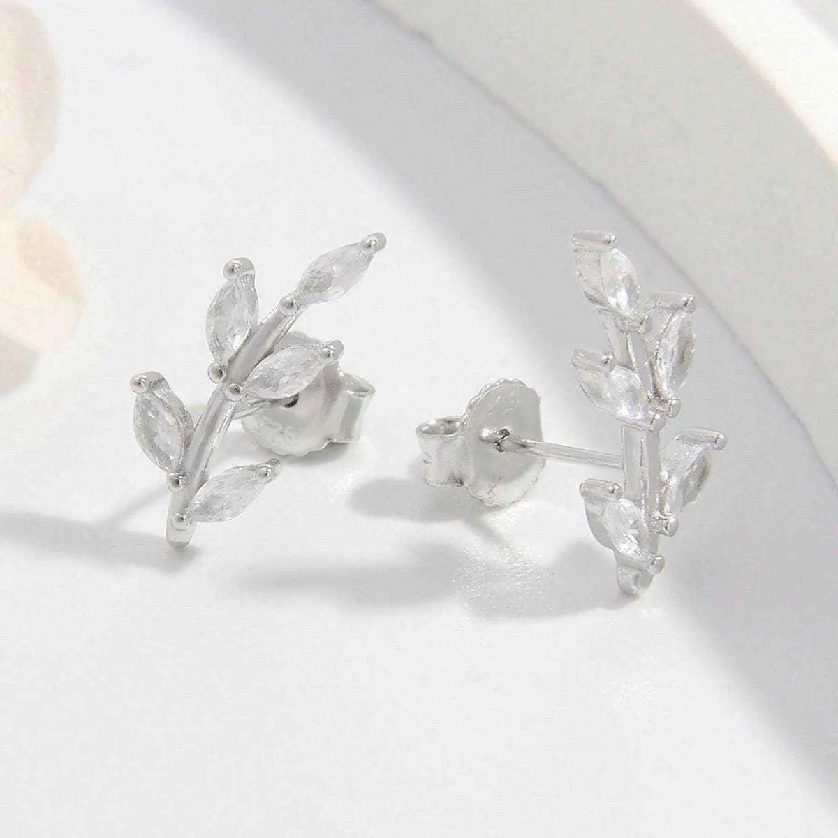 Zircon leaf earrings in silver - Love Salve 