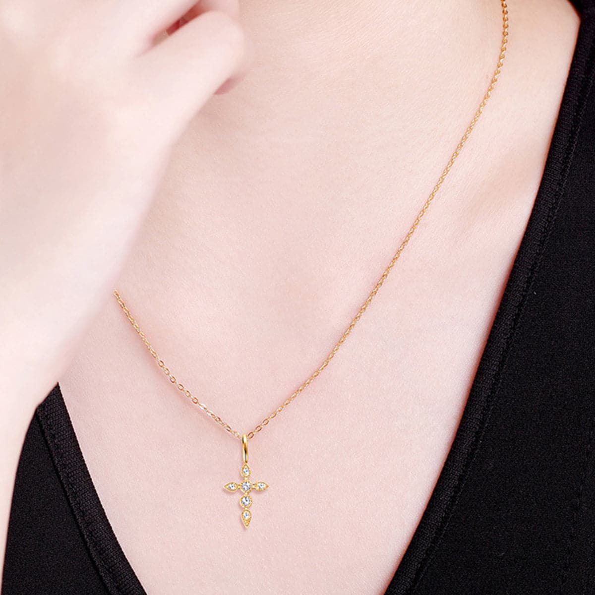 925 Sterling Silver Moissanite Cross Pendant Necklace.