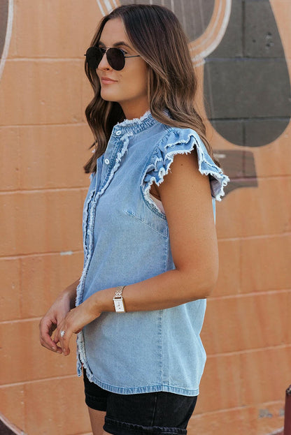 Raw Hem Button Up Cap Sleeve Denim TopUpgrade Your Denim Collection with Style
 
 
Effortless Chic: Elevate your everyday look with this Raw Hem Button Up Cap Sleeve Denim Top.
 
Quality Material: CrafteLove Salve Cap Sleeve Denim Topjust arrived