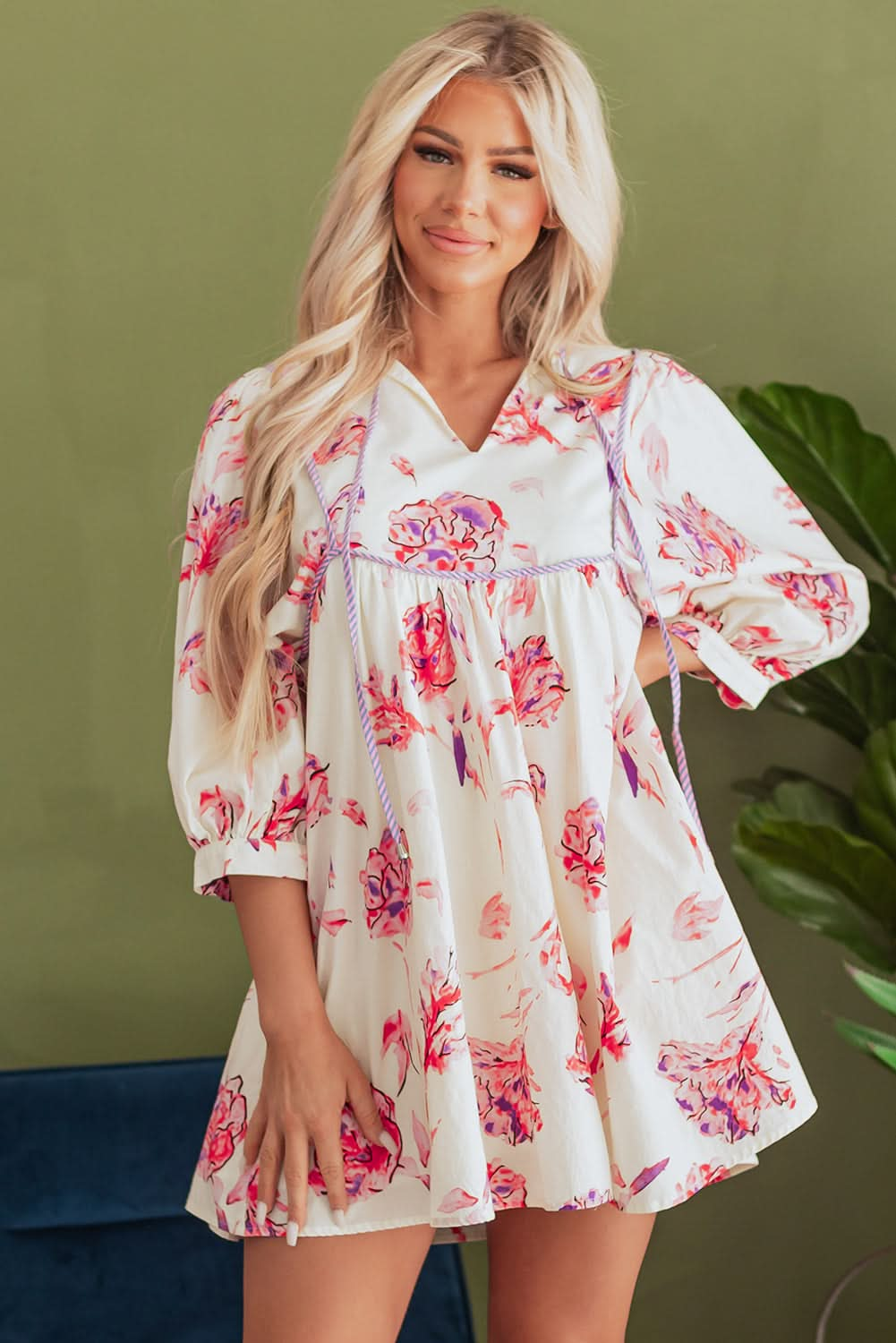 Charming Pink Floral V-Neck Mini Dress with Balloon Sleeves