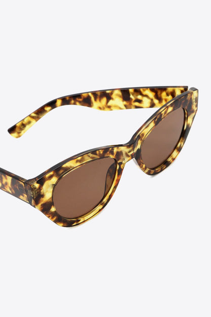 Tortoiseshell Polycarbonate Wayfarer Sunglasses.