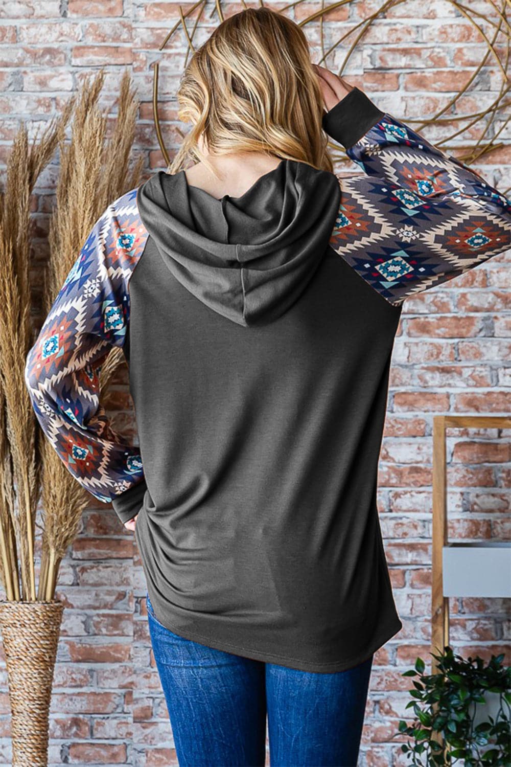 Chic hooded top with button detail