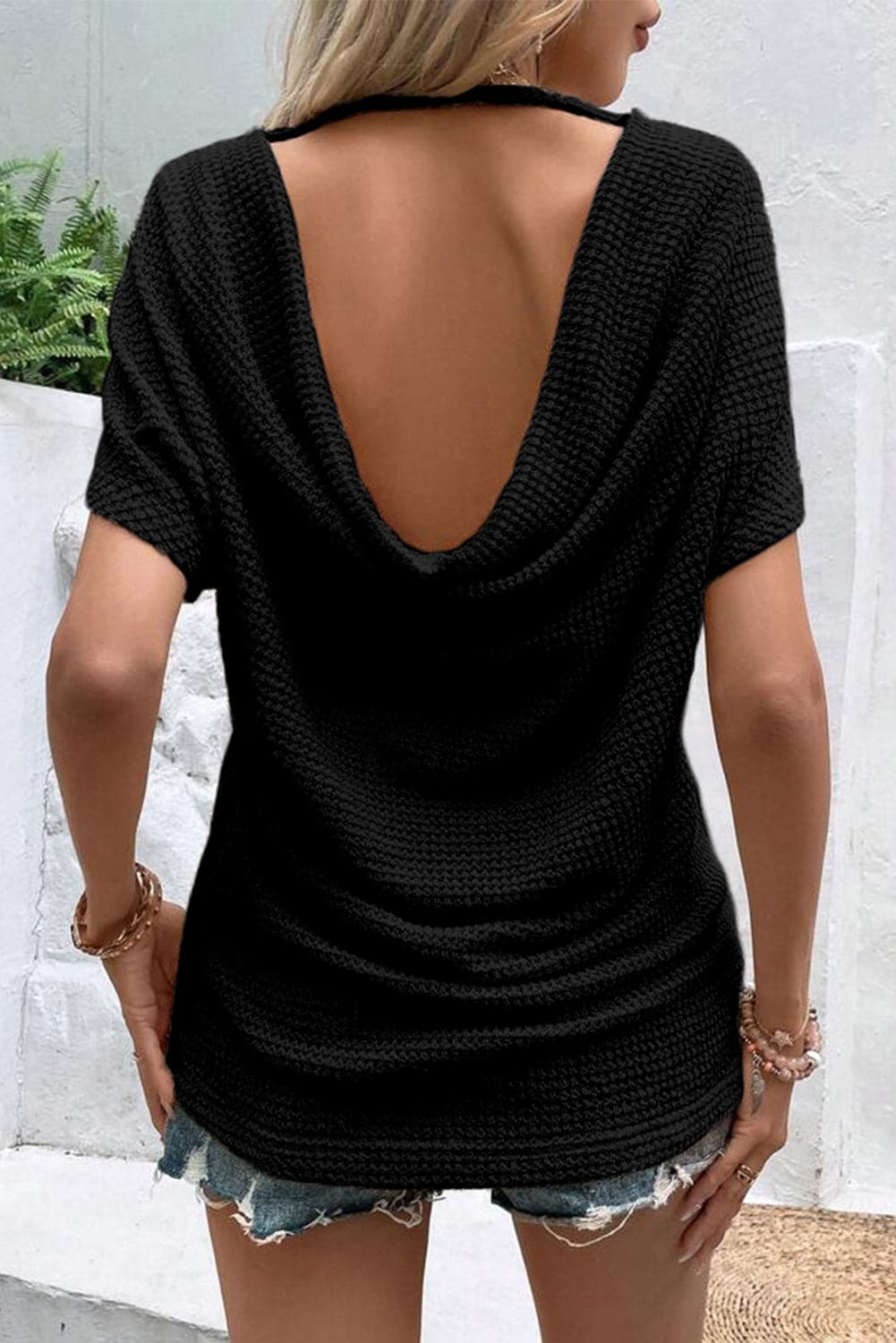 Backless Round Neck Short Sleeve T-Shirt.