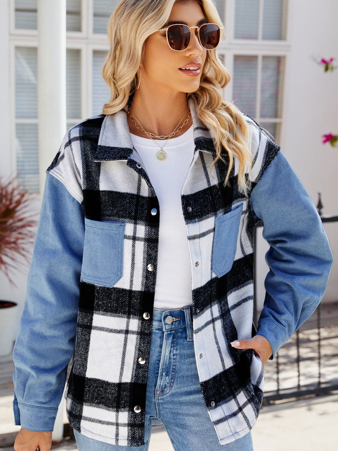 Chic plaid denim jacket with pockets