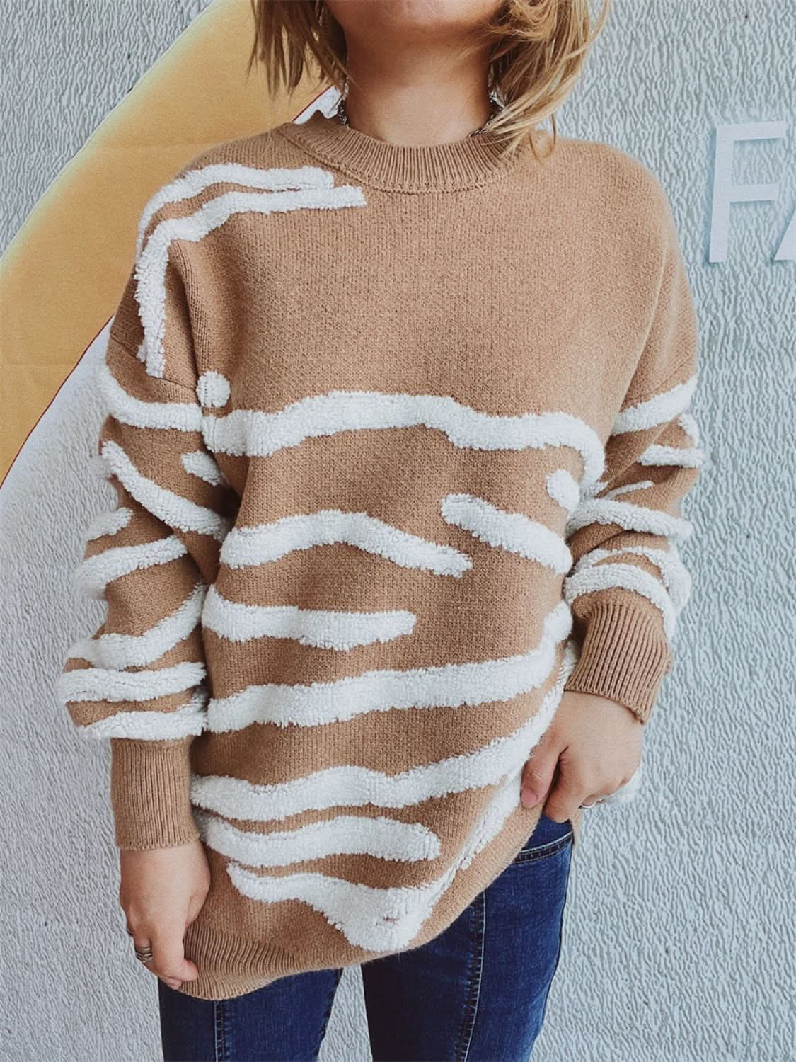 Stylish contrast long sleeve sweater with round neck