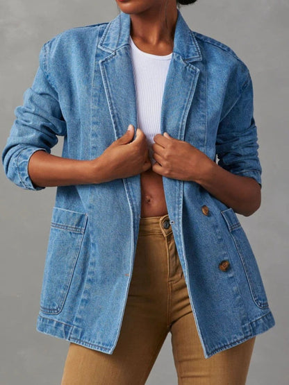 Stylish denim jacket with pockets