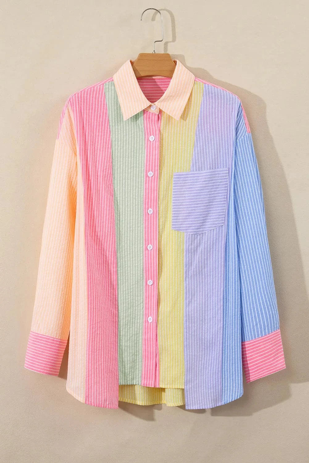 Chic striped collared shirt with pockets