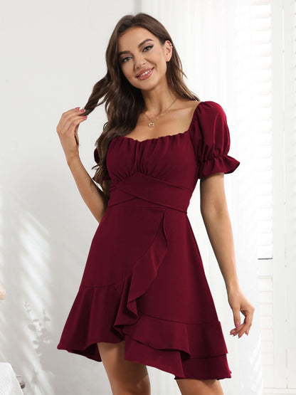 Chic ruffled mini dress with tied sleeves