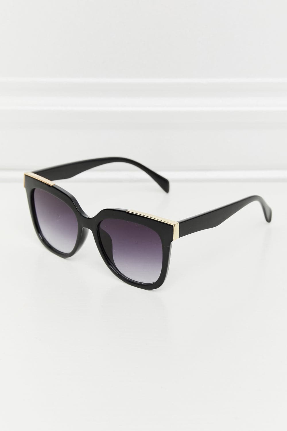 Acetate Lens Full Rim Sunglasses.