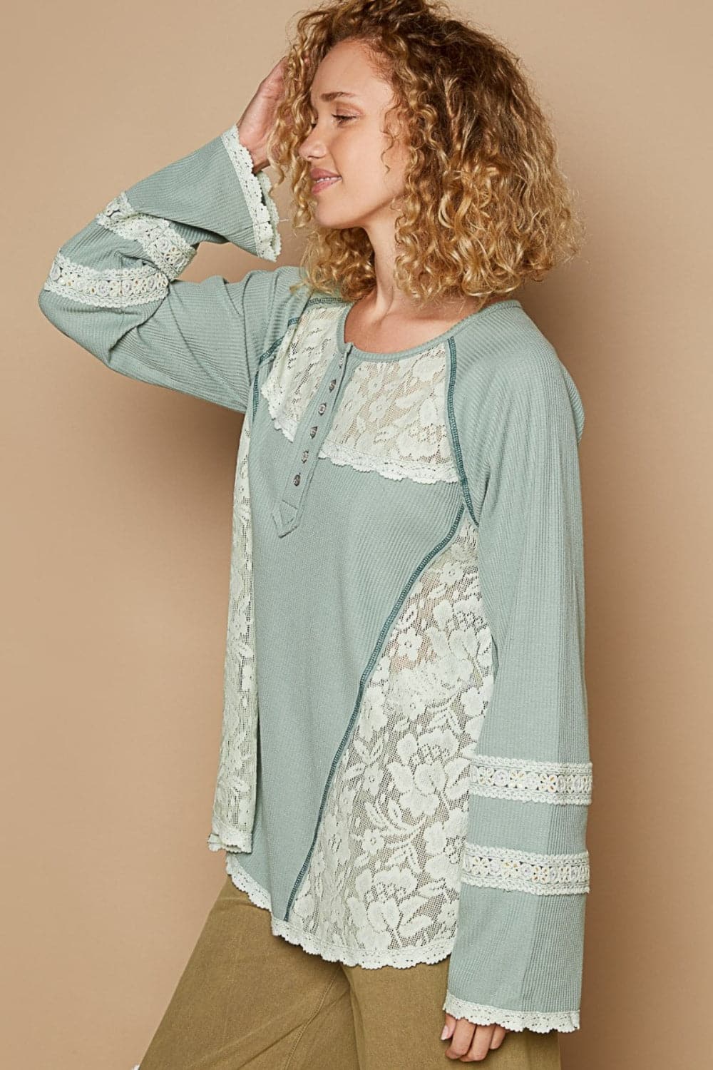 Lace-trim thermal top - cozy style