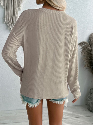 Textured V-neck long sleeve tee with pockets