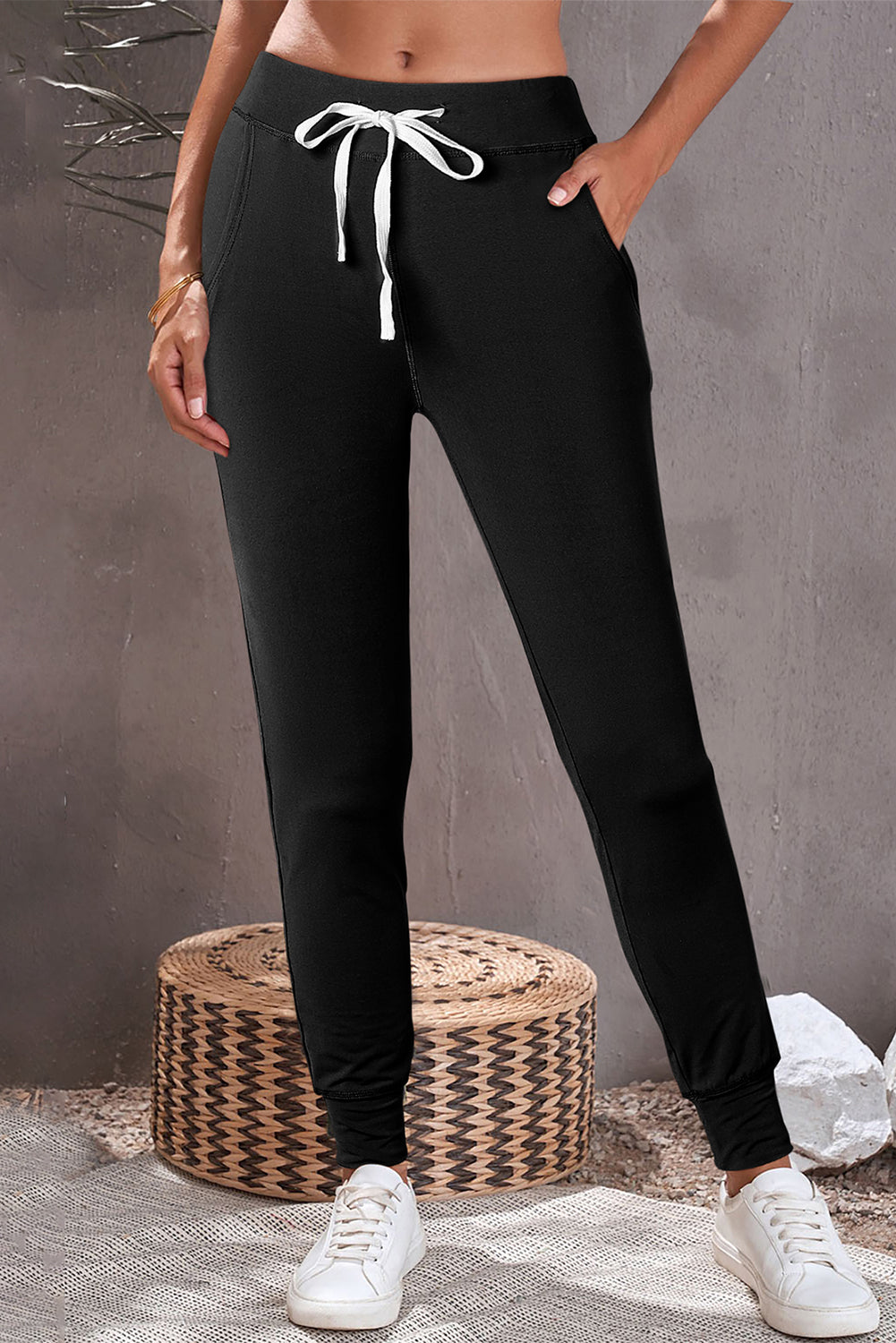 Cozy black joggers with drawstring and pockets