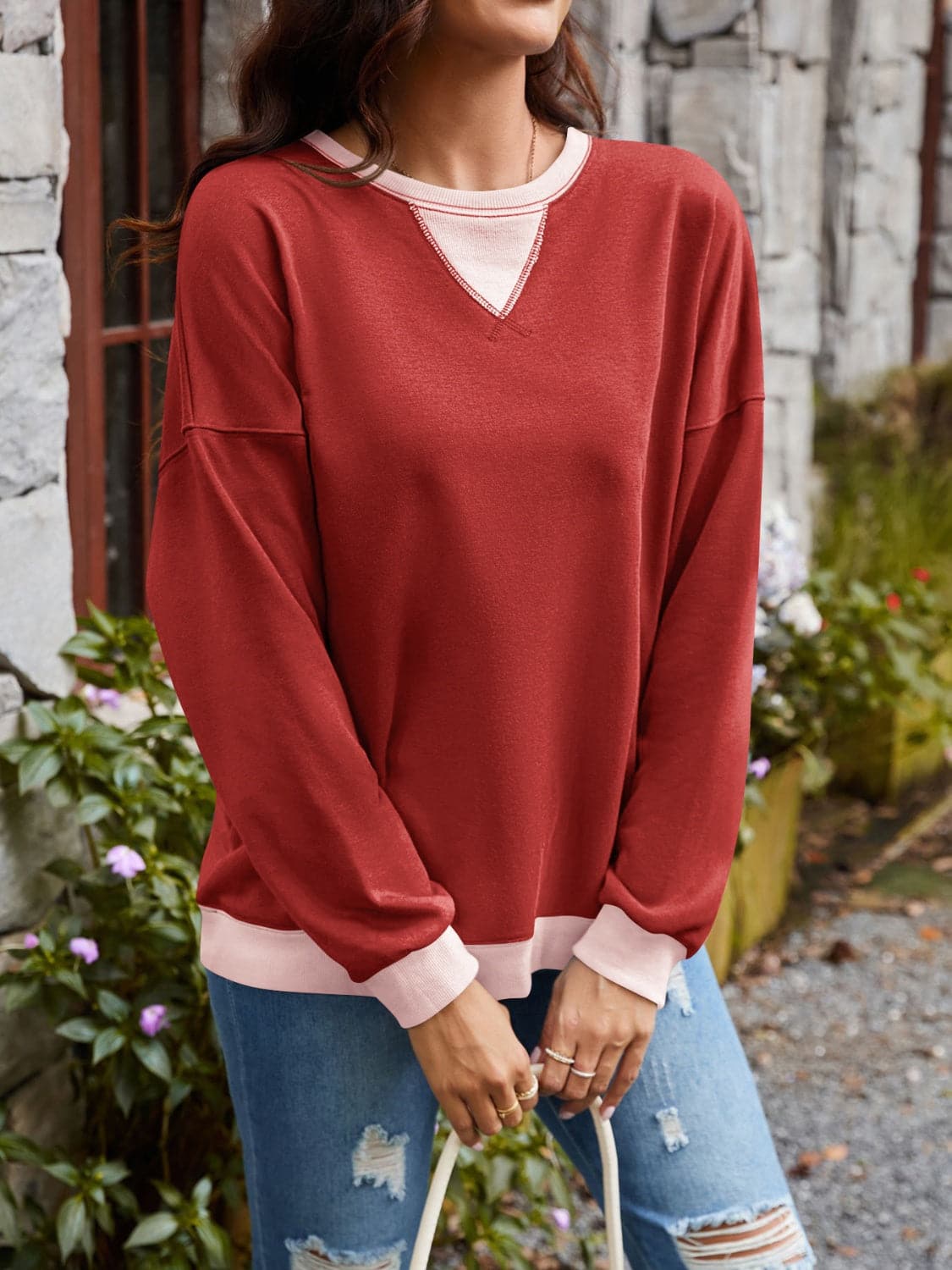 Contrast Round Neck Long Sleeve Sweatshirt.