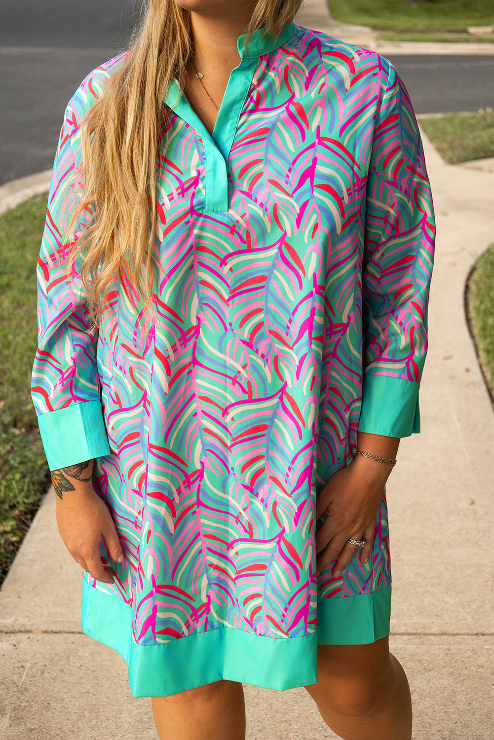 Chic green palm print plus size long sleeve shift dress