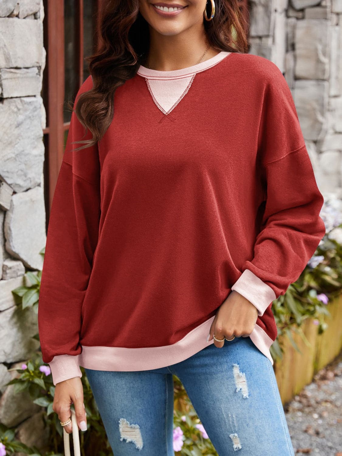 Contrast Round Neck Long Sleeve Sweatshirt.