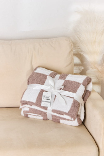 Chic checkered throw blanket for cozy elegance