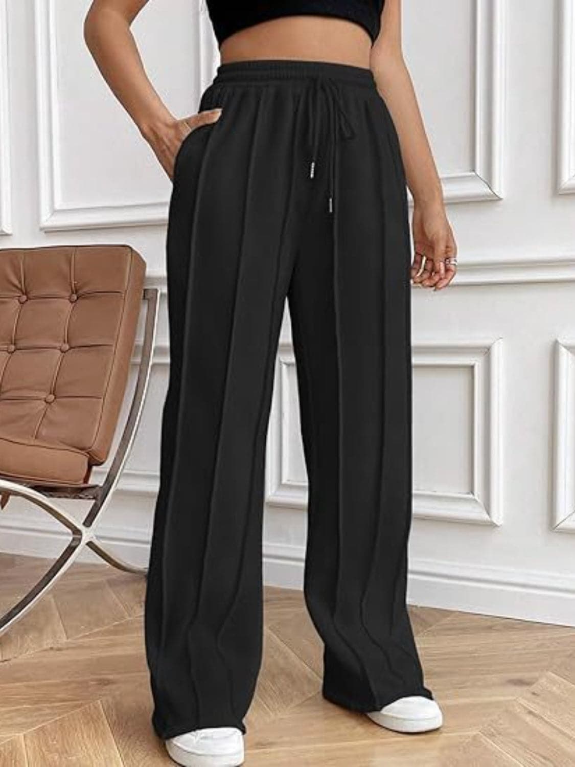 Versatile drawstring wide-leg trousers with convenient pockets