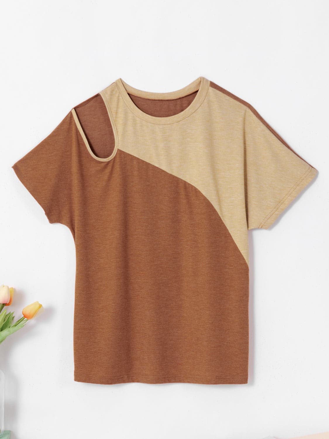 Contrast Round Neck Short Sleeve T-Shirt.