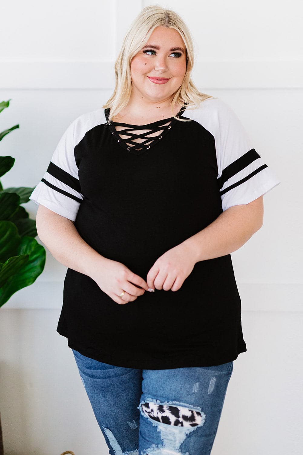 Plus Size Contrast Crisscross Tee Shirt.