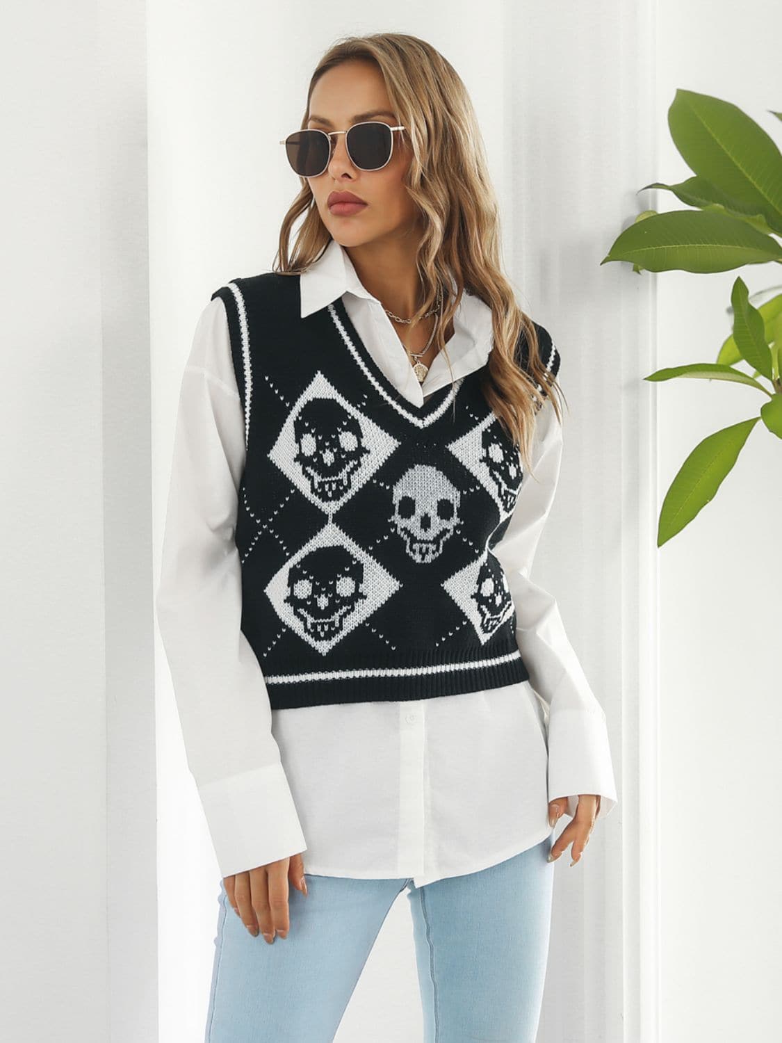 Skull Print V-Neck Knit Sweater Vest