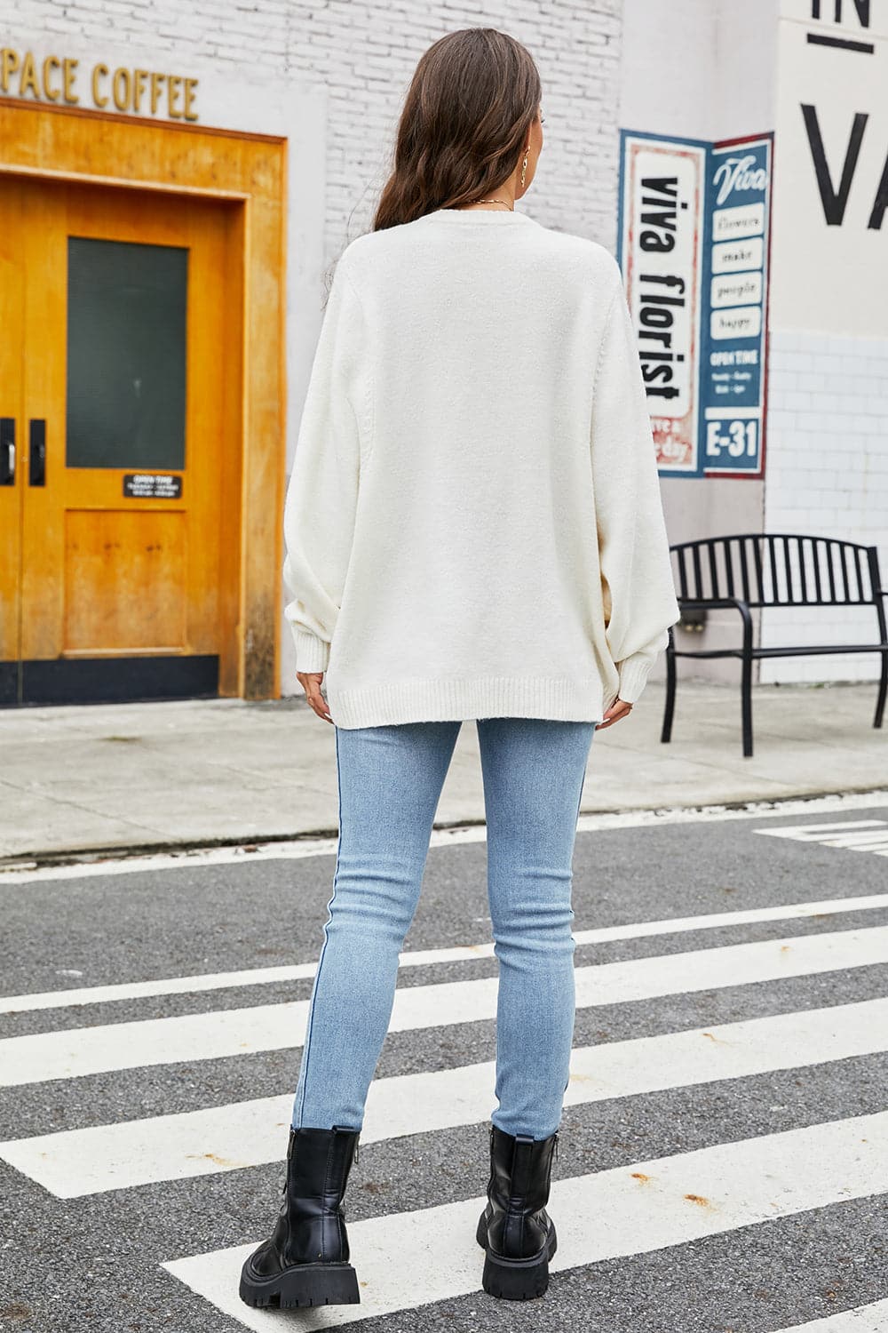 Round Neck  Long Sleeve Sweater.